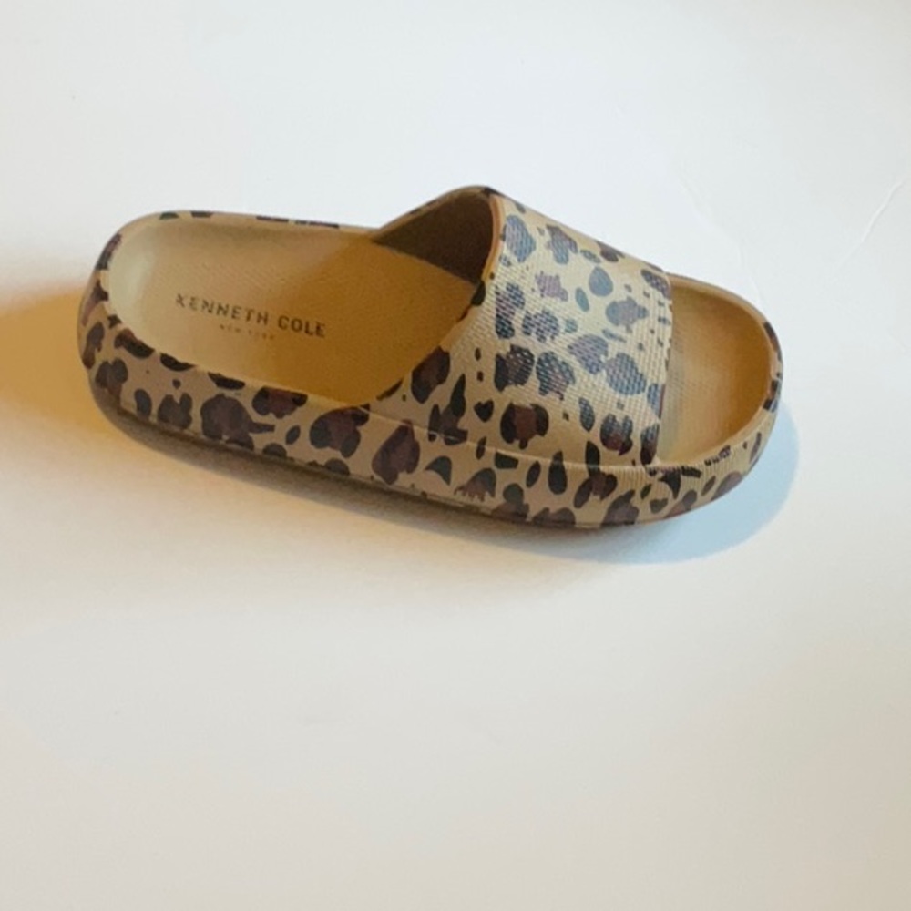 Very comfortable and cute slide.